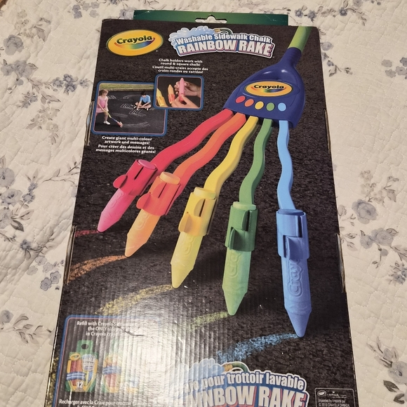 Crayola Rainbow Rake - Picture 2 of 2